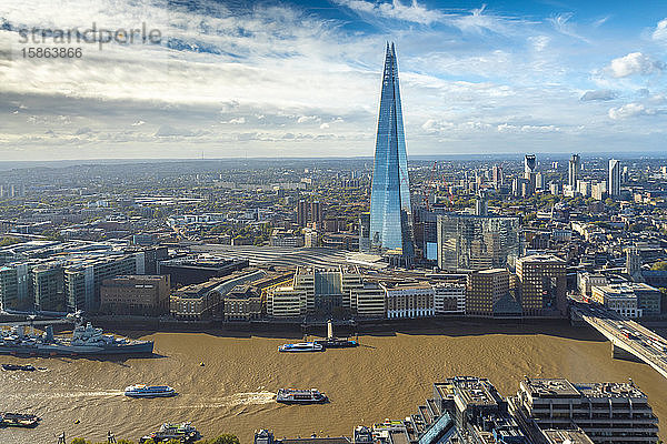 Stadtbild an der Themse  der Scherbe und der Skyline des Südufers