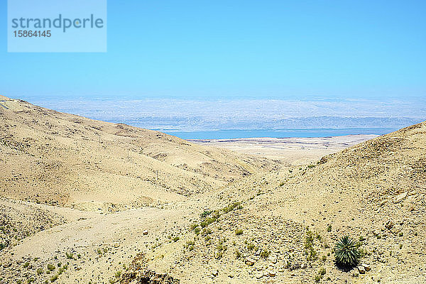 Wüstenlandschaft in der Nähe des Toten Meeres  Jordanien