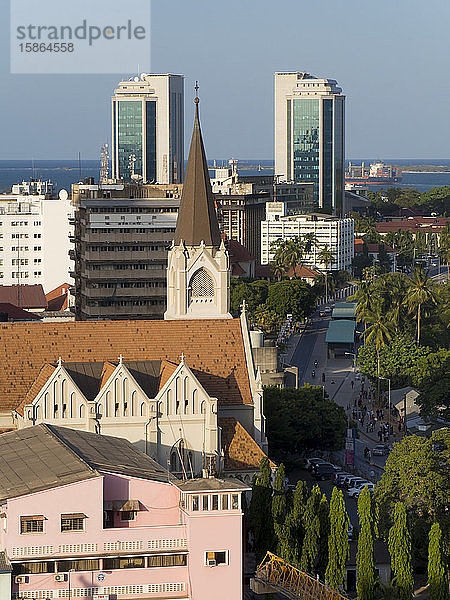 St. Josephs Kathedrale und moderne Gebäude  Dar es Salaam  Tansania  Ostafrika  Afrika