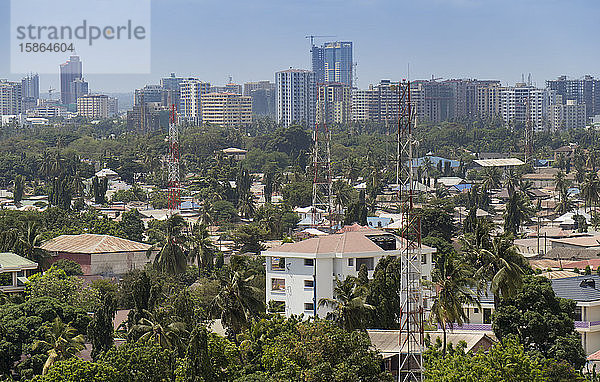 Skyline der Stadt aus den Vororten  Dar es Salaam  Tansania  Ostafrika  Afrika