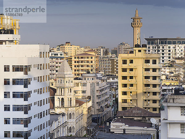 Das Darkhana Jamatkana Ismaili Zentrum  ein historisches Gebäude aus der Kolonialzeit  steht in der Mosque Street  Dar es Salaam  Tansania  Ostafrika  Afrika