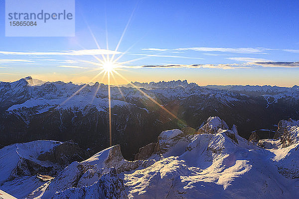 Luftaufnahme der Rosengartengruppe bei Sonnenuntergang  Naturpark Schlern  Dolomiten  Trentino-Südtirol  Italien  Europa