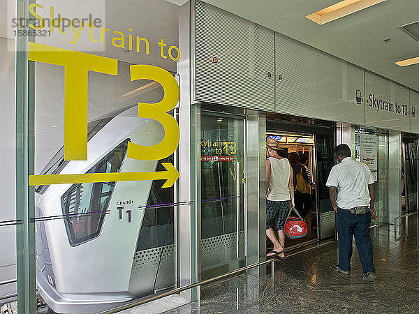 Shuttle-Bus-Service am Flughafen Changi  Singapur  Südostasien  Asien