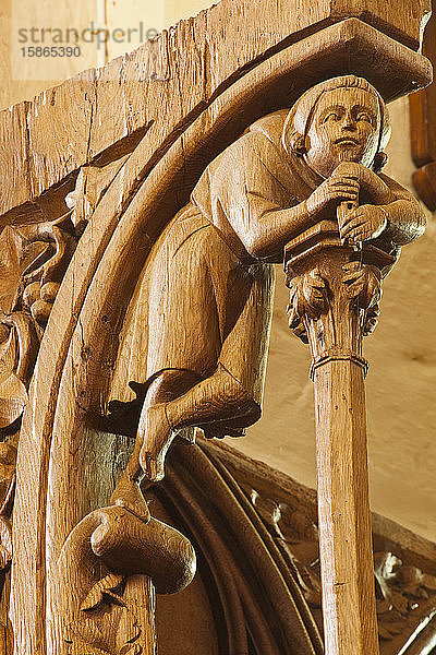 Das geschnitzte Holzgestühl aus dem 14. Jahrhundert in der Kirche Saint Jean l'Evangeliste  Barre le Regulier  Cote d'Or  Burgund  Frankreich  Europa
