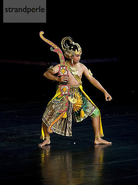 Aufführung der klassischen Ramayana-Legende im Prambanan-Tempel in Yogyakarta  Java  Indonesien  Südostasien  Asien