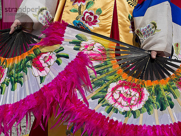 Tänzer und Darsteller auf dem traditionellen jährlichen Chingay-Festival in Singapur  Südostasien  Asien