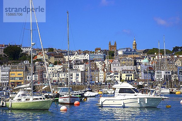 St. Peter Port Harbour  Guernsey  Kanalinseln  Vereinigtes Königreich  Europa