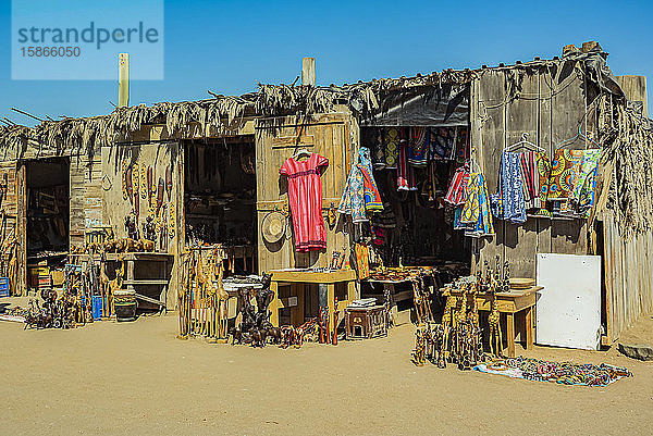 Kunsthandwerk zu verkaufen in Walvis Bay  Skelettküste  Dorob National Park; Namibia