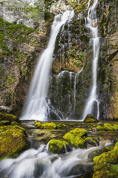 Wasserlochklamm Wasserfallkaskaden in den österreichischen Alpen  Langzeitbelichtung; Wasserlochklamm  Landl  Österreich