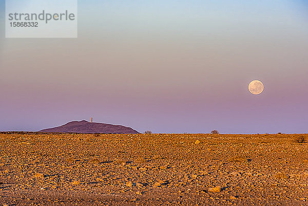 Vollmond in Aluvlei  Namib-Naukluft-Nationalpark; Namibia