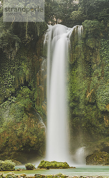 Ban Gioc Wasserfall in Nordvietnam  Ban Giocâ€ Detian Wasserfall am Quay Son Fluss; Vietnam