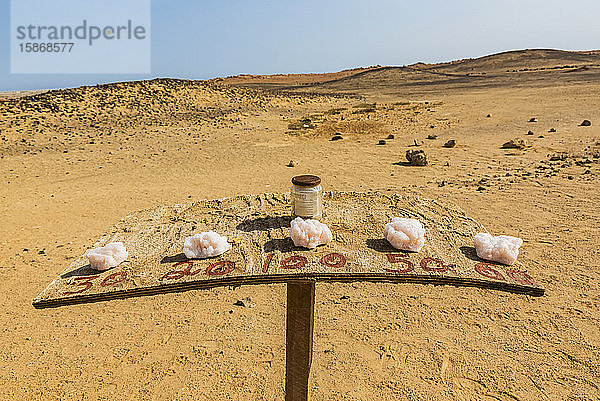 Salzgestein zu verkaufen  Skelettküste  Dorob-Nationalpark; Namibia