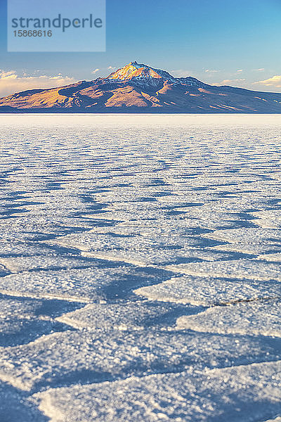 Landschaft im Salar de Uyuni; Potosi  Bolivien