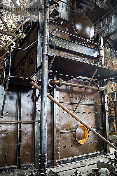Der Kesselraum befindet sich im Kraftwerk der Kennecott Copper Mine; McCarthy  Alaska  Vereinigte Staaten von Amerika