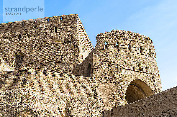 Narin Qaleh (Narin Ghaleh)  Turm und Festungsmauern  Lehmziegelfestung Meybod  Provinz Yazd  Iran  Naher Osten