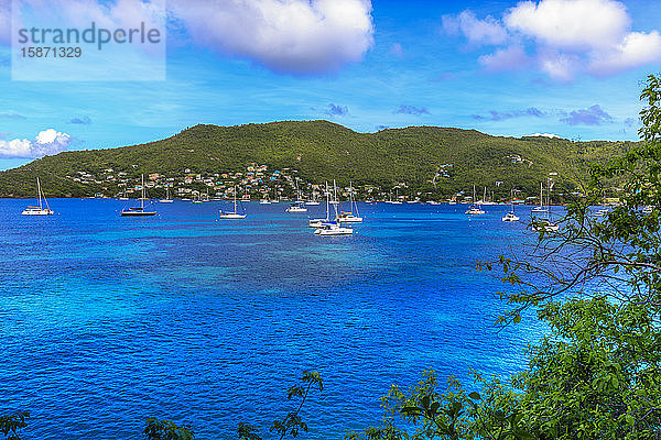 Ruhige Karibik  schönes Port Elizabeth  Admiralty Bay  Bequia  Die Grenadinen  St. Vincent und die Grenadinen  Inseln über dem Winde  Westindien  Karibik  Mittelamerika