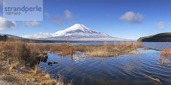 Berg Fuji  UNESCO-Weltkulturerbe  und Yamanaka-See  Präfektur Yamanashi  Honshu  Japan  Asien