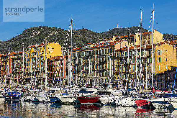 Segelboote in Port Lympia  Nizza  Alpes-Maritimes  Côte d'Azur  Französische Riviera  Provence  Frankreich  Mittelmeer  Europa