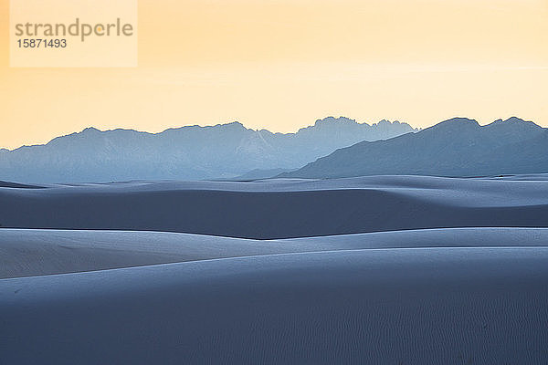 White Sands National Park bei Sonnenuntergang  New Mexico  Vereinigte Staaten von Amerika  Nordamerika