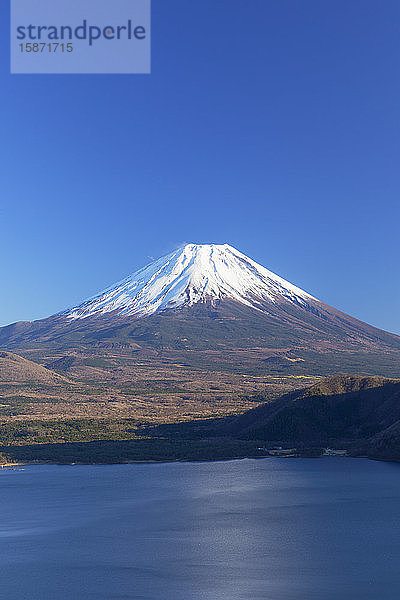 Berg Fuji  UNESCO-Weltkulturerbe  und Motosu-See  Präfektur Yamanashi  Honshu  Japan  Asien