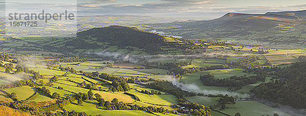 Wunderschöne Hügellandschaft im Usk-Tal  Brecon Beacons National Park  Powys  Wales  Vereinigtes Königreich  Europa