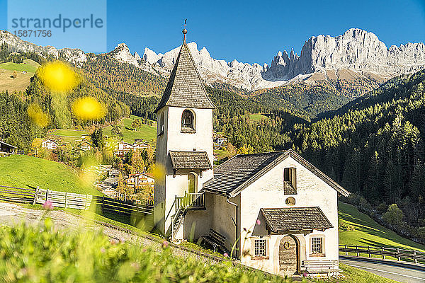 Romanische Kapelle San Cipriano  Tires-Tal  Dolomiten  Südtirol  Italien  Europa