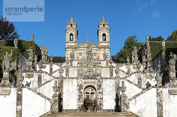Santuario do Bom Jesus do Monte (Heiligtum des Guten Jesus vom Berg)  Kirche und Treppenhaus  UNESCO-Weltkulturerbe  Tenoes  Braga  Minho  Portugal  Europa