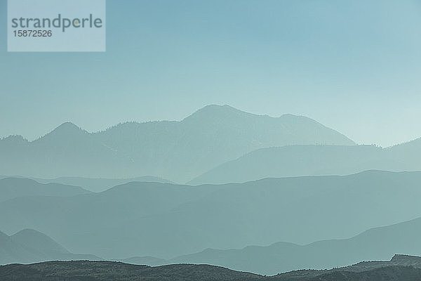 Silhouette einer Bergkette