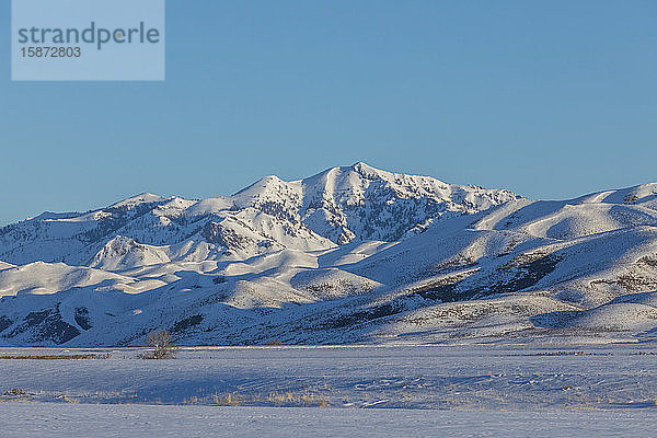 Verschneite Berge