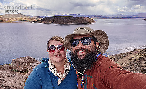 Peru  Sillustani  Porträt eines Paares am See