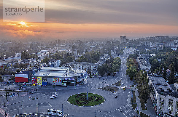 Moldawien  Chisinau  Luftaufnahme des Stadtbildes bei Sonnenuntergang