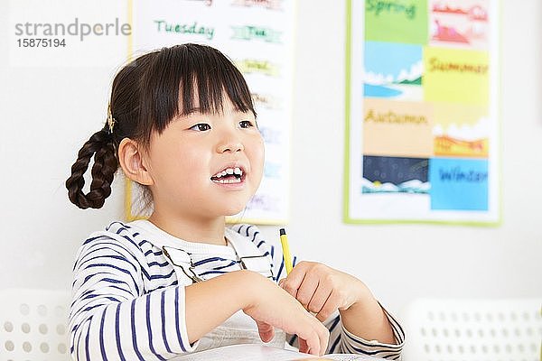 Japanisches Kind in der Schule