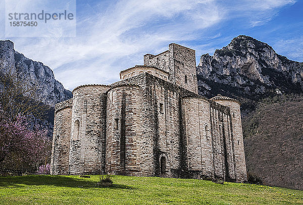 Italien  Marken  Genga  Romanische Abtei von San Vittore im Nationalpark Monti Sibillini