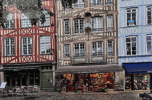 Frankreich  Normandie    Seine Maritime Rouen    Fachwerkhäuser säumen die Straßen der mittelalterlichen Stadt Rouen