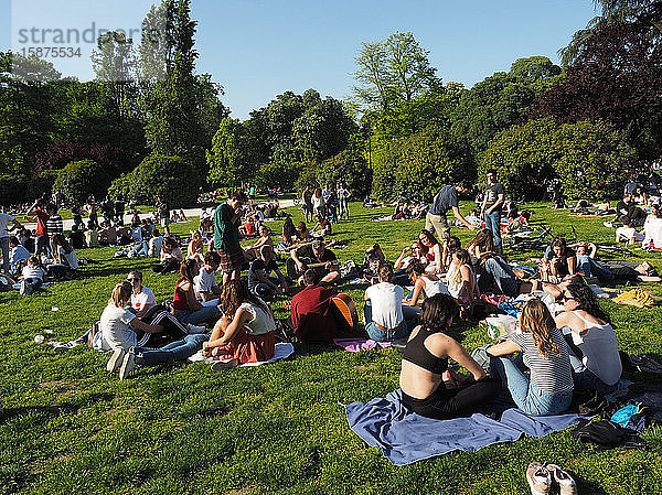 Europa Italien  Mailand  Parco Sempione  Grüner Stadtpark