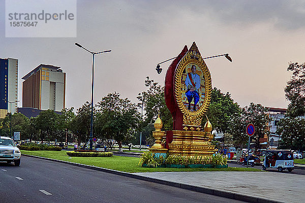 Asien  Phnom Penh Die kambodschanische Hauptstadt entwickelt seit einigen Jahren ihren Appetit auf die Moderne  ohne ihre Vergangenheit zu verleugnen. Porträt des Königs