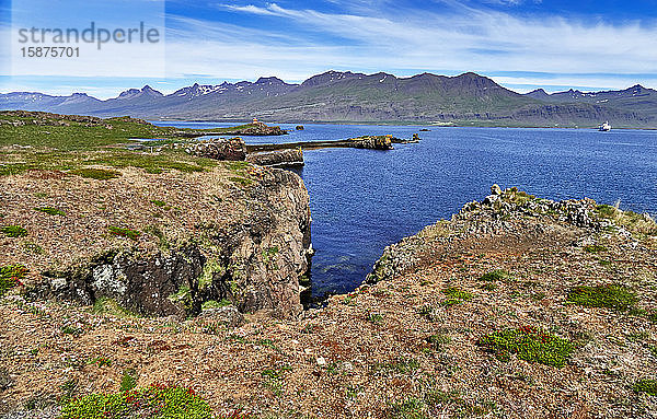 Europa Island  Berufjordur Fjord  der Leuchtturm in der Fischerstadt Djupivogur Gebiet