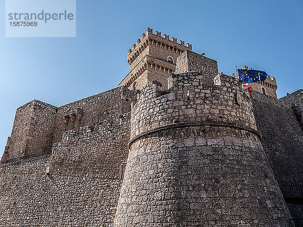 Italien  Abruzzen  Celano  Palast  Schloss Piccolomini  Festung