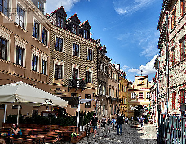 Europa  Polen  Provinz Lublin  Stadt Lublin  bemaltes Haus in der Grodzka Straße und Krakowska Tor in der Altstadt