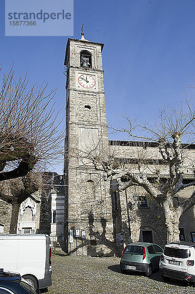 Italien  Lombardei  Dervio  Provinz Lecco  Ostufer des Comer Sees. Das Dorf Corenno Plino. Kirche von San Tommaso di Canterbury