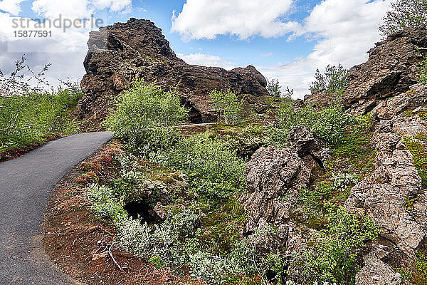 Europa  Island  Dimmuborgir ist eine vulkanische Formation in der Region des MÃ½vatn-Sees. Sein Name  was bedeutet dunkle Schlösser   ist aufgrund der Lava-Formationen in Form von Spalten