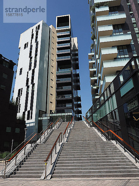 Italien  Lombardei  Mailand  moderne Architektur  Stadtviertel Porta Nuova  Solea und Solarienturm