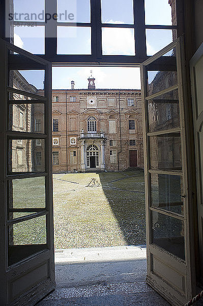 Italien  Piemont  Turin  Herzogliches Schloss von AgliÃ¨. Es gehÃ¶rt zu den Savoyer Residenzen  die zum UNESCO-Weltkulturerbe gehÃ¶ren.Saal der Diener