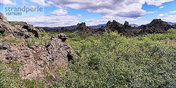 Europa  Island  Dimmuborgir ist eine vulkanische Formation in der Region des MÃ½vatn-Sees. Sein Name  was bedeutet dunkle Schlösser   ist aufgrund der Lava-Formationen in Form von Spalten