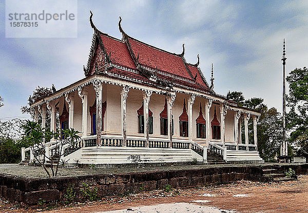 Kambodscha  Provinz Siem Reap. Traditionelles Bauerndorf KAMPONG TRALACH  Der Tempel Wat Kampong Tralach Leu (Pothi Rokha Ram Pagode)  gegründet im 17.