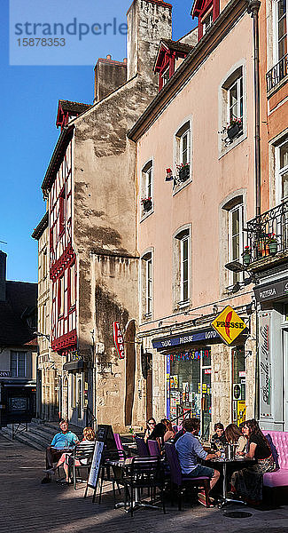 Europa  Frankreich  Stadt Chalon-sur-SaÃ'ne  Departement Bourgogne-Franche-ComtÃ©  St.-Vincent-Straße in der Altstadt  Fußgängerzone