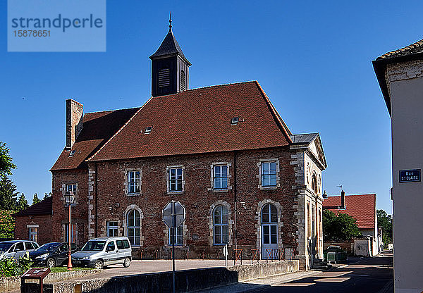 Frankreich   Stadt Seurre  Departement Bourgogne-Franche-ComtÃ©  die alte Grundschule