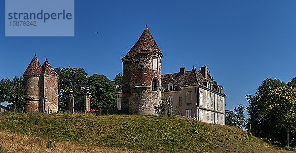 Frankreich   Bourgogne-Franche-ComtÃ©  Departement  die Burg von Loisy   befestigte Burg  im Jahre 1150 wurde die primitive Festung von Hugues de Brancion erbaut. Errichtet auf den Höhen von Loisy  mit Blick auf die Seille hat sie ihr halbfestes Aussehen behalten