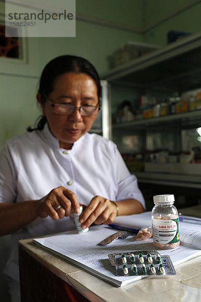 Kostenlose Gesundheitsklinik der Franziskaner-Missionare von Maria. Medizinische Beratung. Dalat. Vietnam.