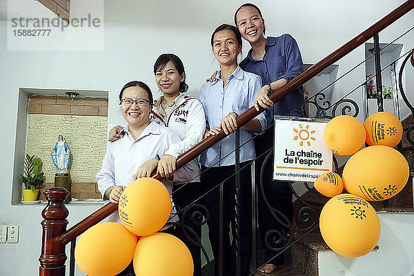 Französische NRO Chaine de l'Espoir. Pavillon für Kinder. Das Team. Ho-Chi-Minh-Stadt. Vietnam.